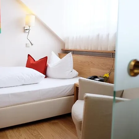 Hotel Garten Hirschenhof 4*