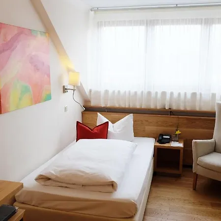 Hotel Garten Hirschenhof 4*